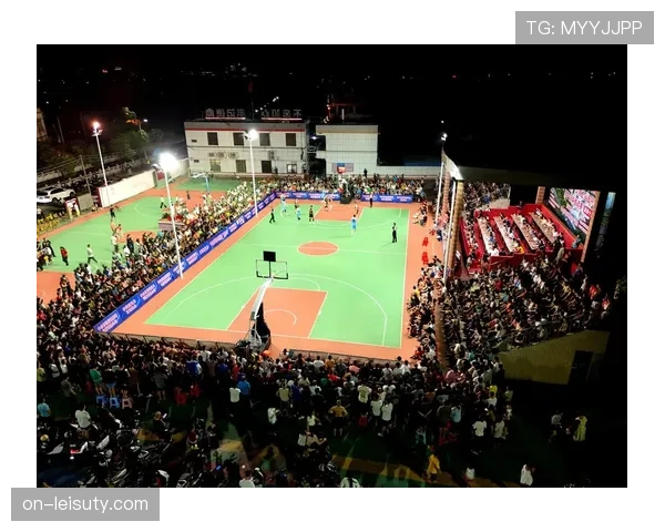 凤凰城水星社区活动,为当地学校翻新篮球场 凤凰城水星社区活动,为当地学校翻新篮球场